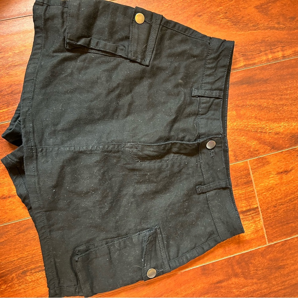 Amazon Black Cargo Skort with Sturdy Cotton Blend
